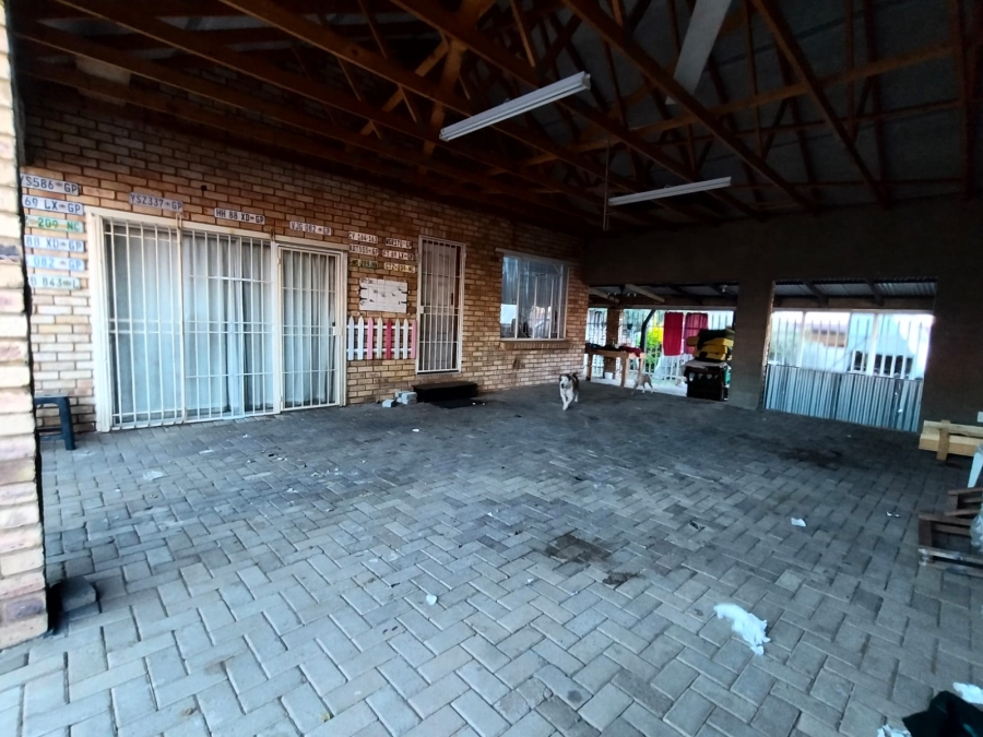 2 Bedroom Property for Sale in Geelhoutpark North West